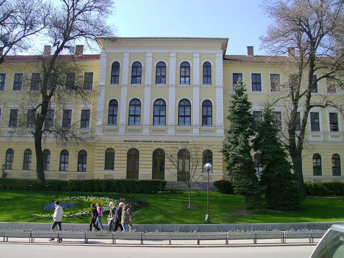 Сградата на Великотърновския университет